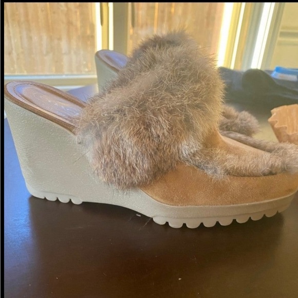 COACH Genuine Fur Wedges - Picture 4 of 6